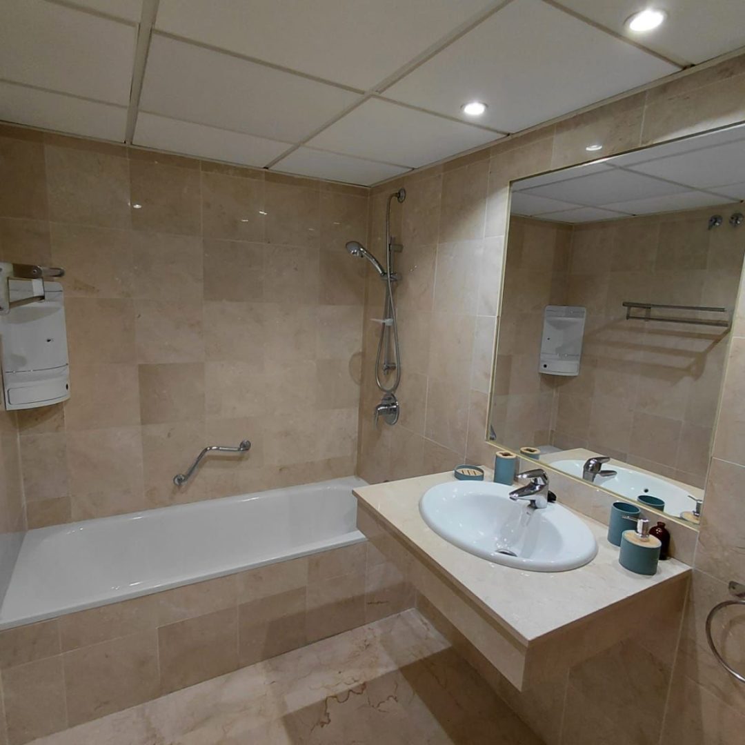 apartamento en venta Marbella Rio Real baño